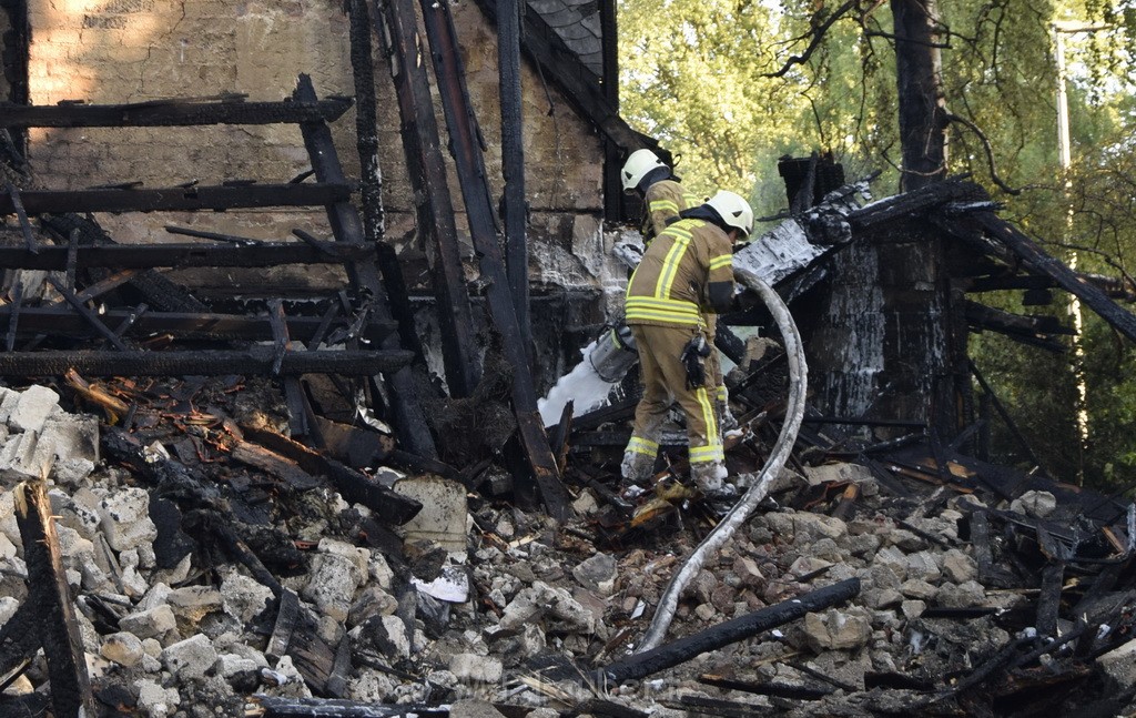 Grossfeuer Einfamilienhaus Siegburg Muehlengrabenstr P1133.JPG - Miklos Laubert